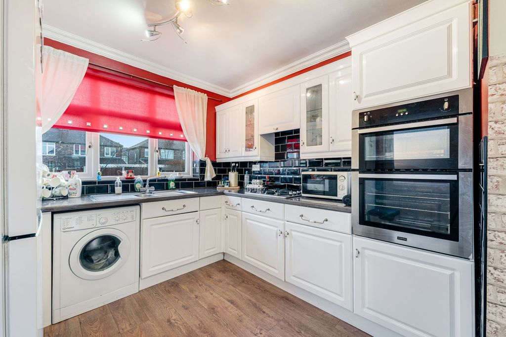 Property photo 3 of 23