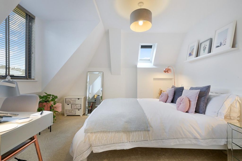 Additional image 13 of 2 bed flat for saleThe Drive, Coulsdon CR5