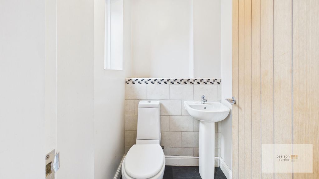 Property photo 3 of 18 WC