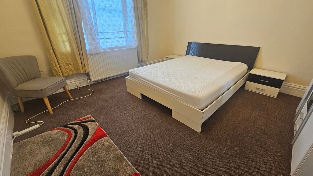 Property photo 1 of 2