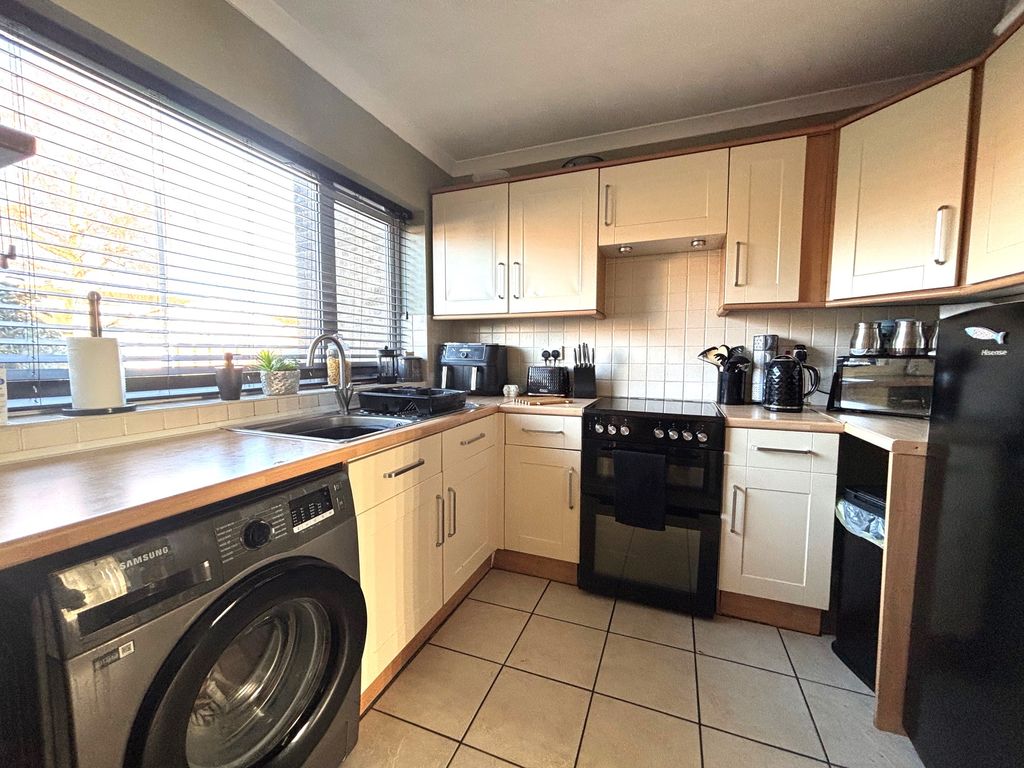 Property photo 3 of 8 Img_7596