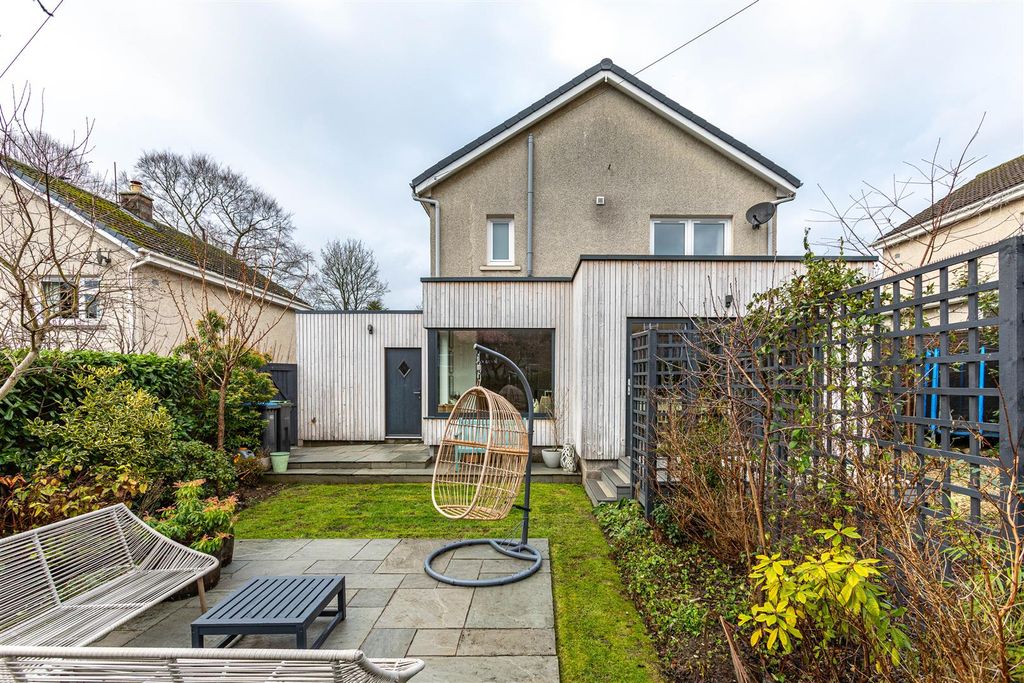 Property photo 2 of 32 15 Langhaugh Gardens Galashiels 68.Jpg