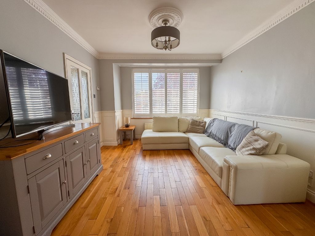 Property photo 2 of 22 5275785