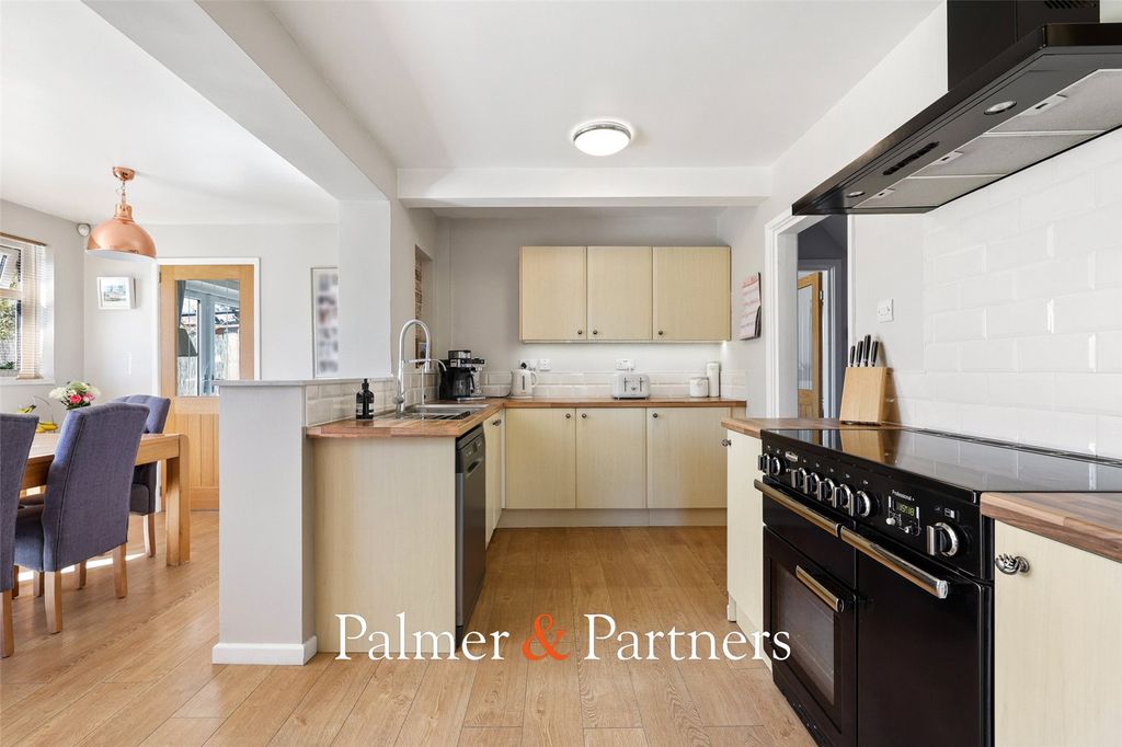 Property photo 3 of 29 Picture No. 18