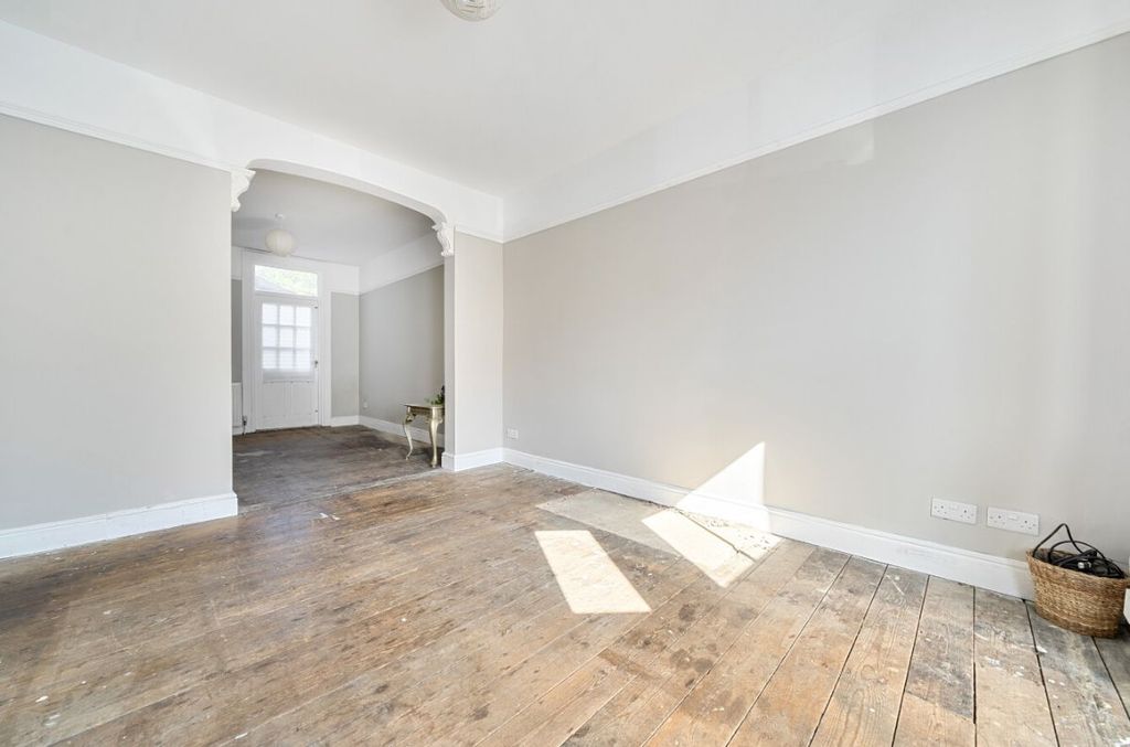Property photo 3 of 19