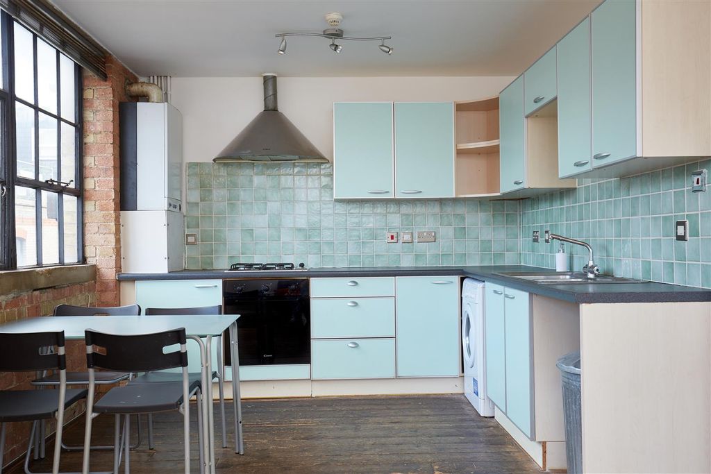 Property photo 2 of 7 Rampart Street