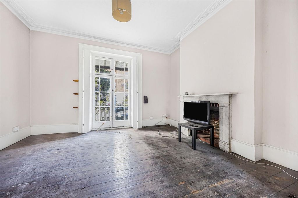 Property photo 2 of 26