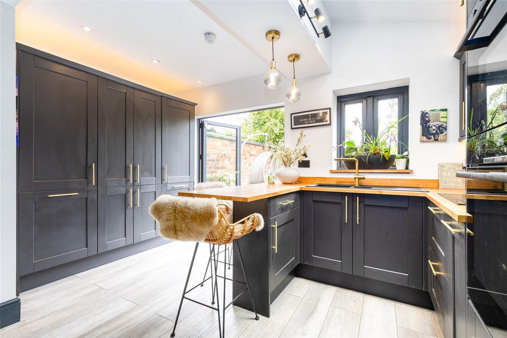 Property photo 3 of 17 51Shrewbridgeroad-9.Jpg