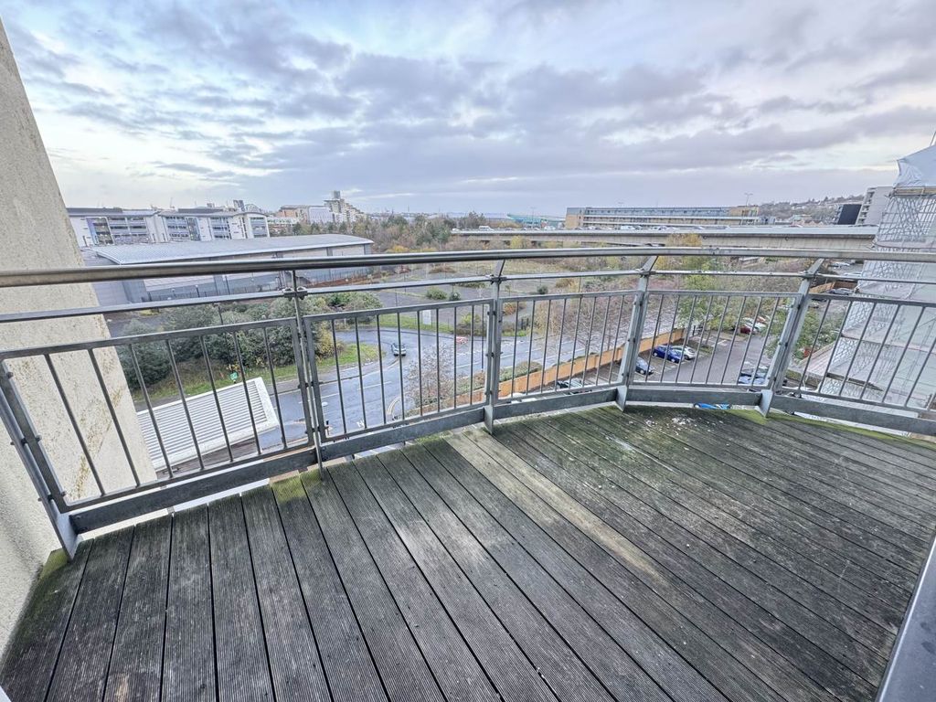 Property photo 2 of 6 Balcony Con