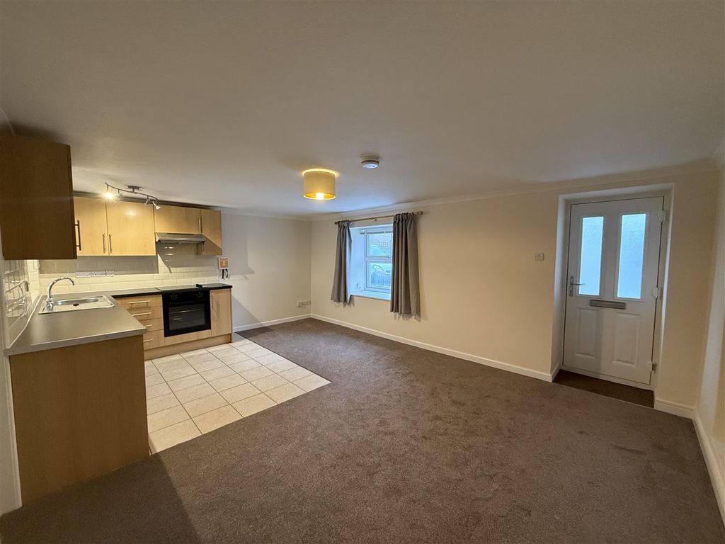 Property photo 3 of 6 Studio