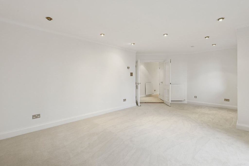 Property photo 3 of 12 Picture No. 08