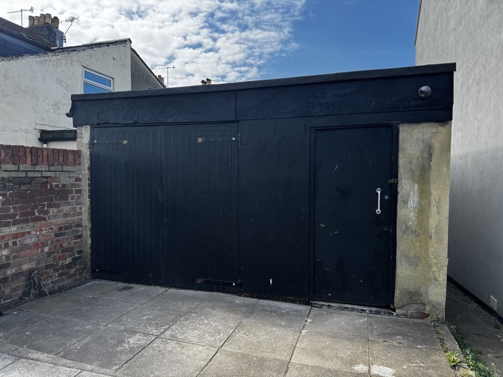 Property photo 1 of 5