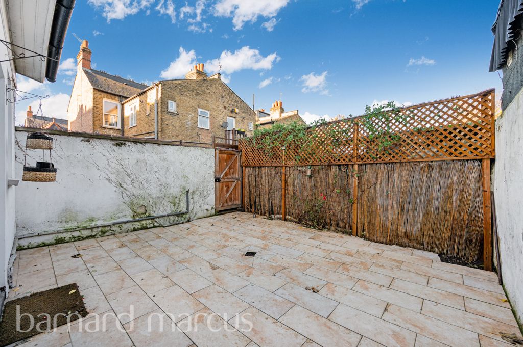 Property photo 3 of 8 Garden