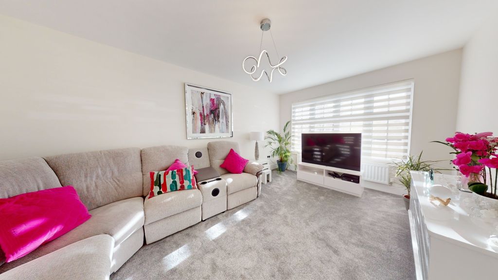 Property photo 3 of 28 3028368
