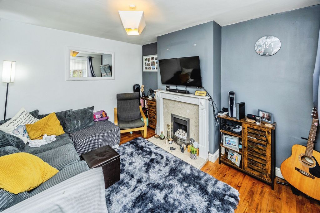 Property photo 3 of 19 Living Room