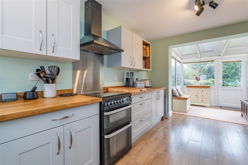 Property photo 1 of 20 Kitchen