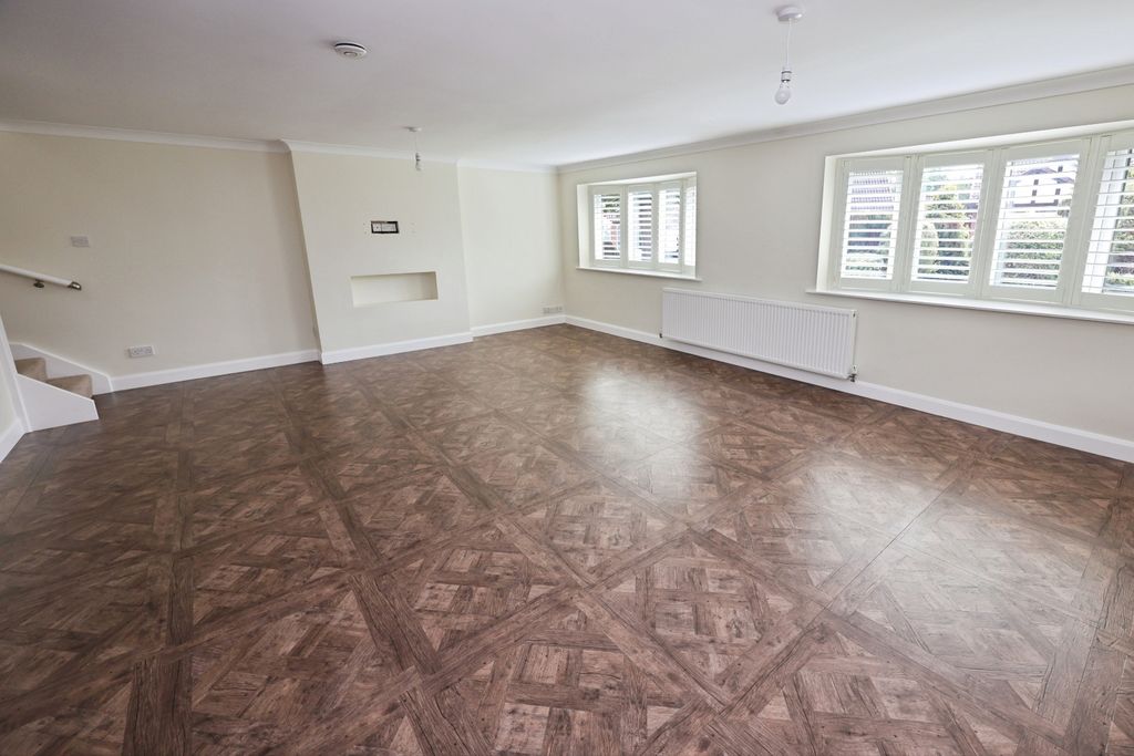 Property photo 3 of 15 Pbox-Bedroom-318949.Jpg