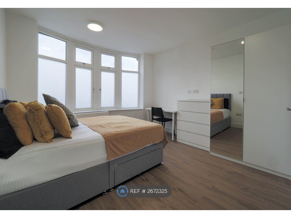 Property photo 2 of 10 Bedroom