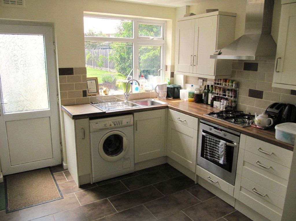 Property photo 2 of 5 Kitchen