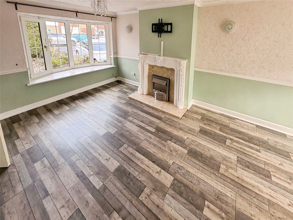 Property photo 2 of 11 Living Room