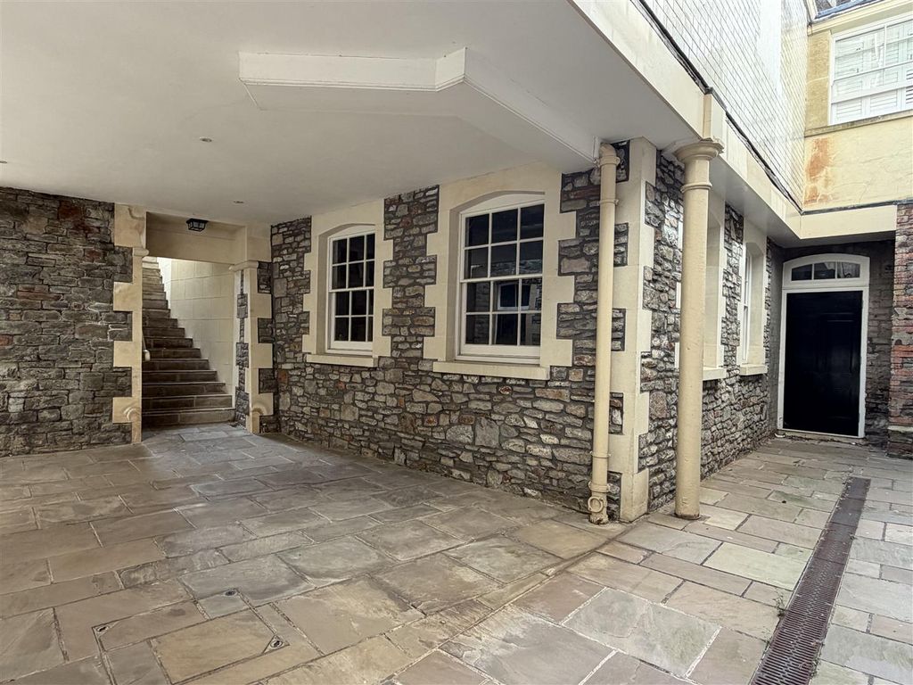 Property photo 2 of 11 The General Bs1 City & Country For Sale Maggs & Al