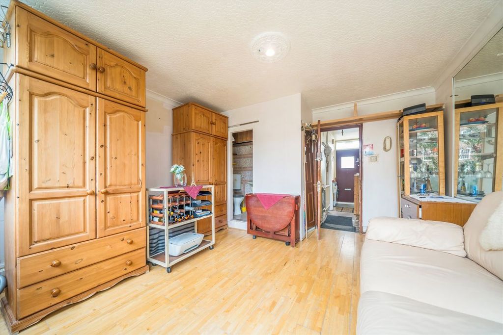 Property photo 2 of 9
