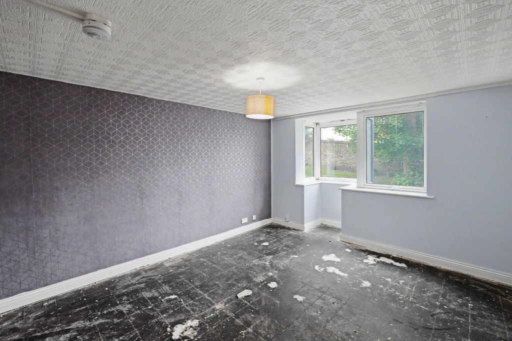 Property photo 3 of 15 32 Benwell Close, Benwell Grange, Newcastle Upon Tyne, Ne15 6Rz