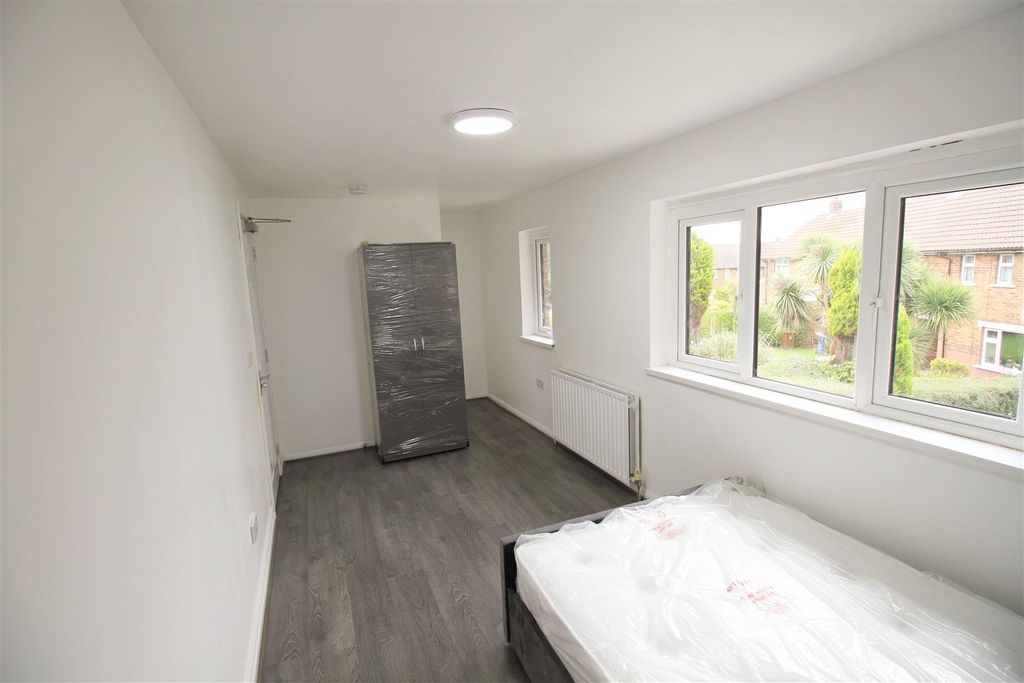 Property photo 3 of 7 Room 4.Jpg