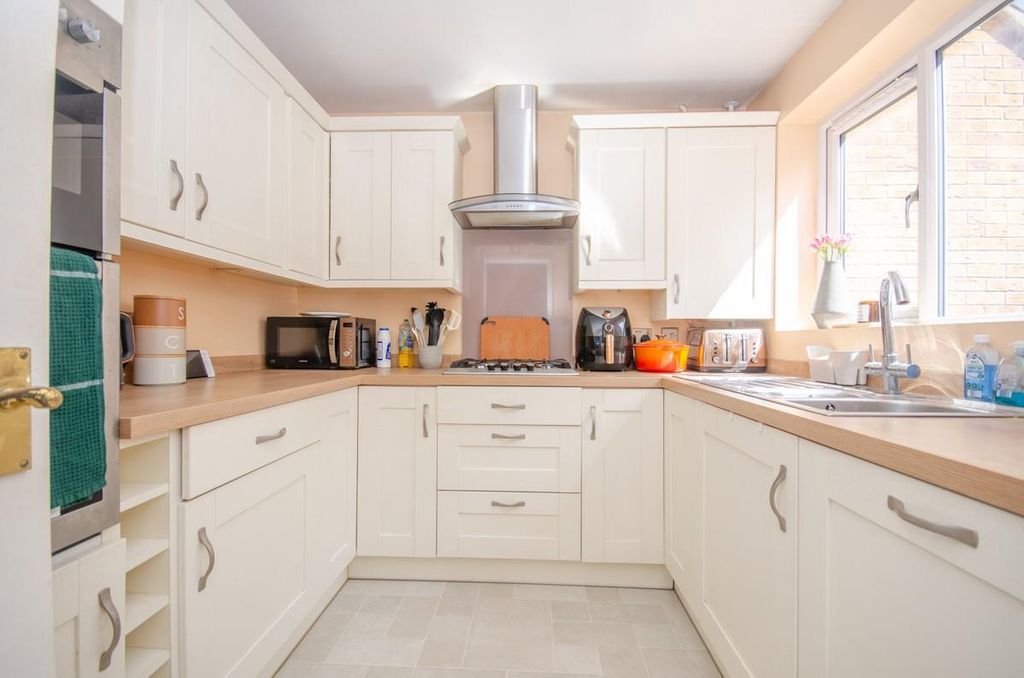 Property photo 3 of 18 Kitchen.Jpg