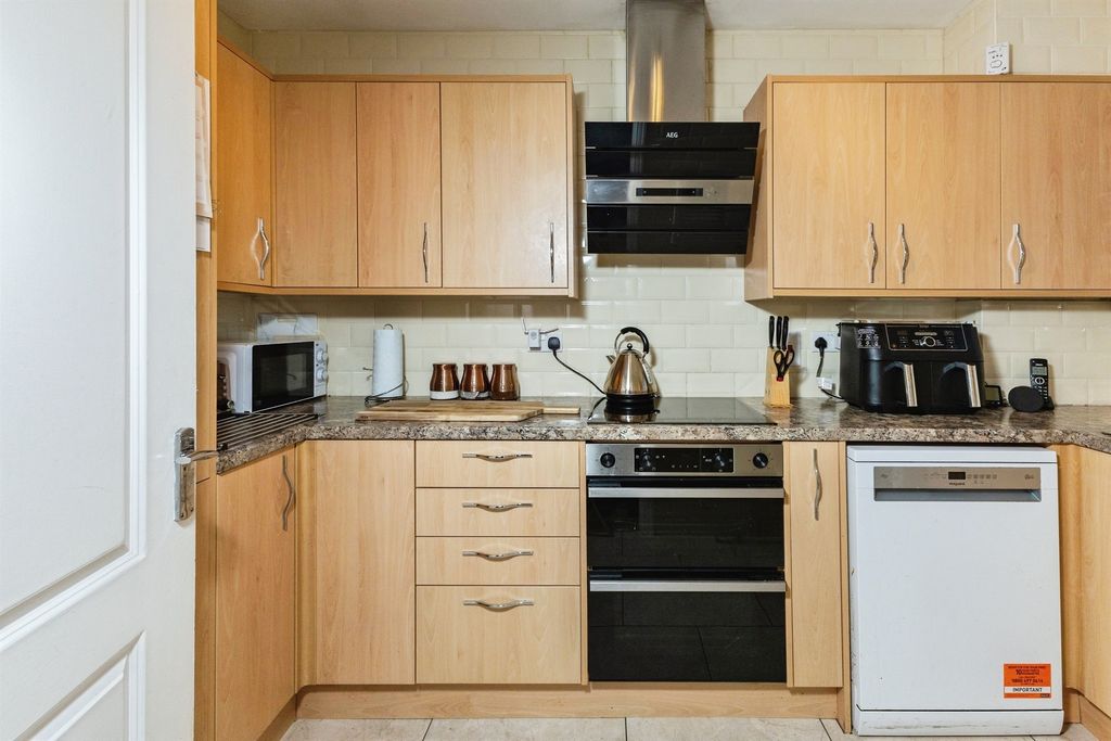 Property photo 3 of 16