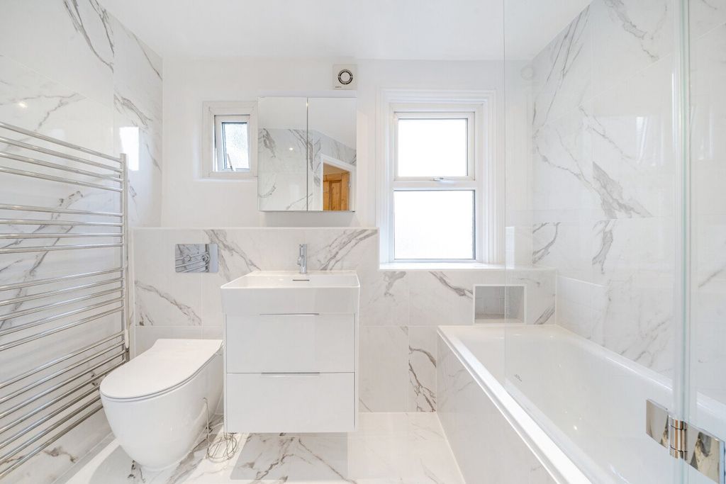 Property photo 3 of 15 Picture No. 12