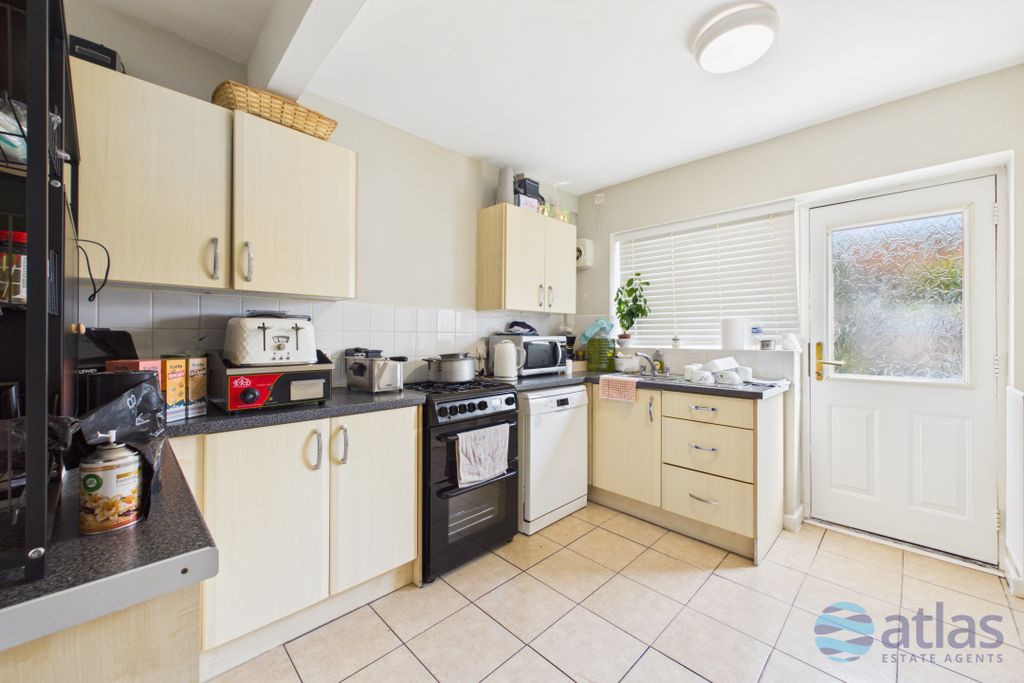 Property photo 3 of 17 Kitchen