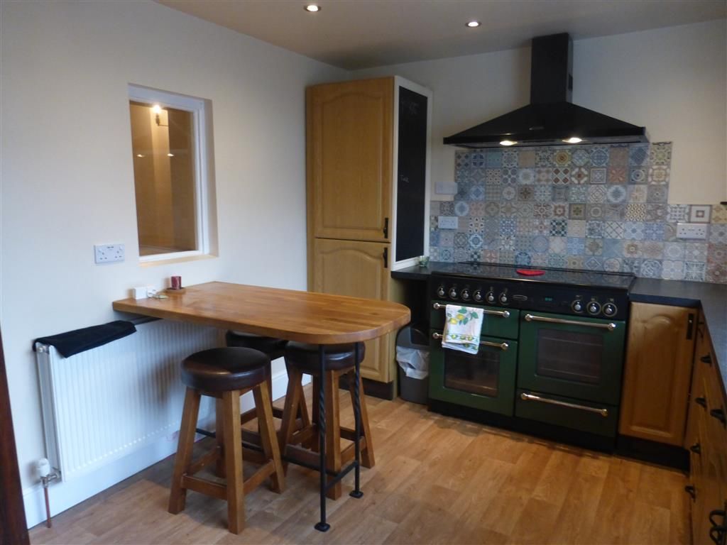 Property photo 3 of 9 Kitchen