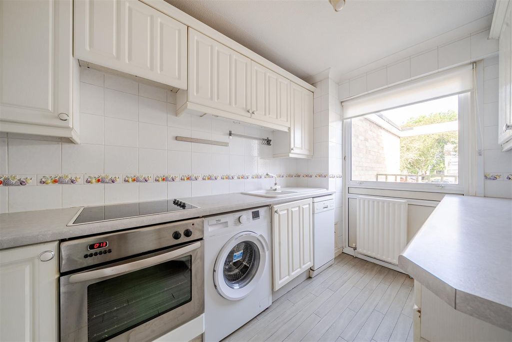 Property photo 3 of 17 1493569-7-6A5E30344637B.Jpg
