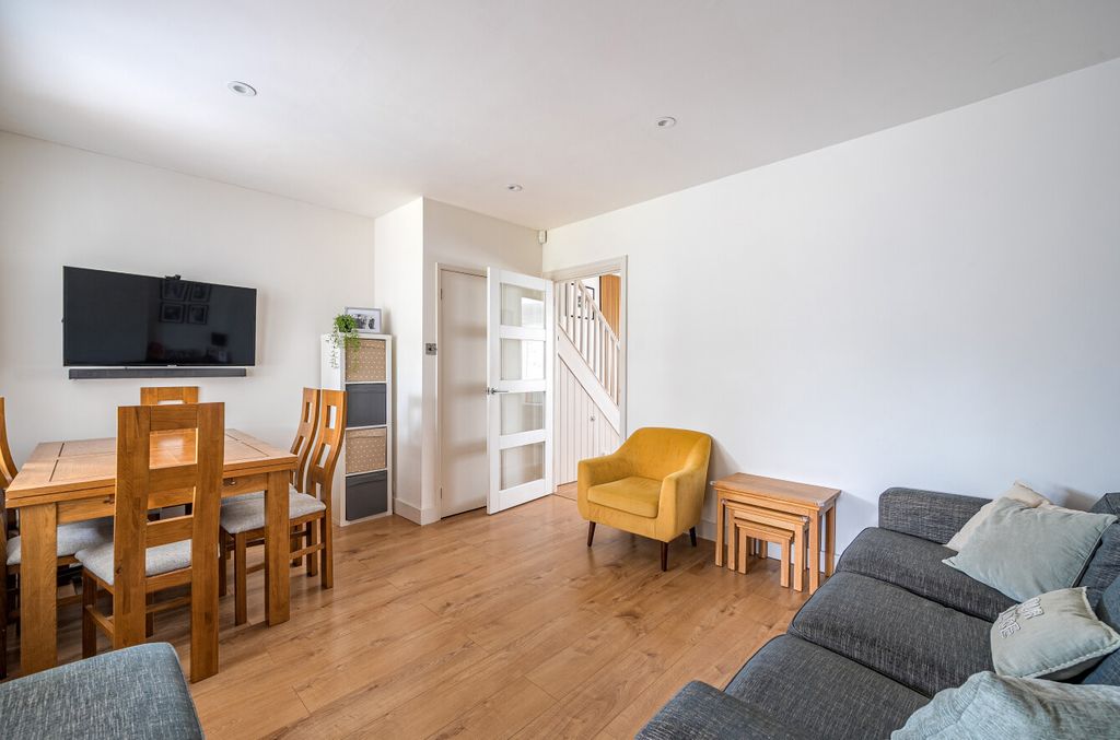 Property photo 2 of 19 1438854-12-69cd31...