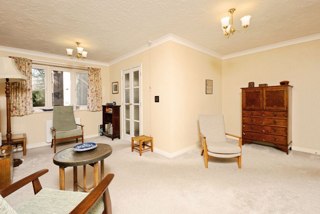 Property photo 1 of 13 Living Room