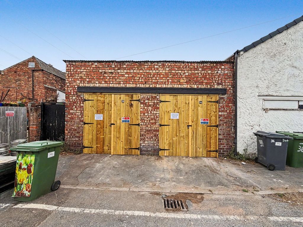 Property photo 1 of 2