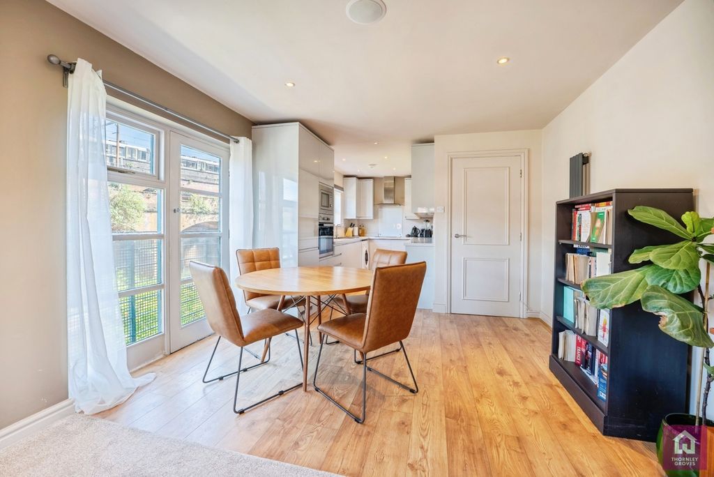 Property photo 3 of 14 Pbox-Img.Jpg