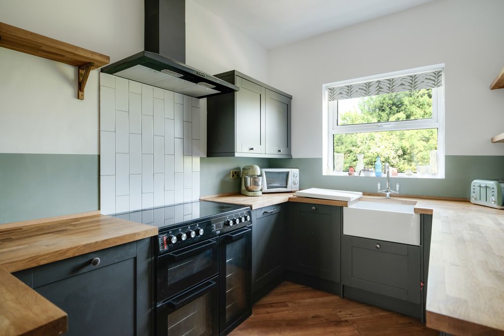 Property photo 2 of 18 Kitchen