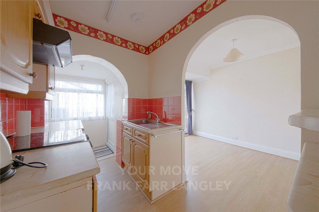 Property photo 3 of 8 Kitchen