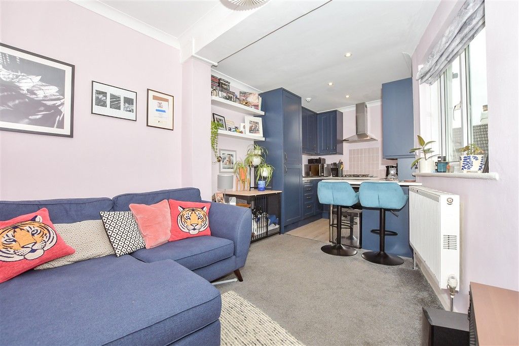 Property photo 1 of 6 Lounge