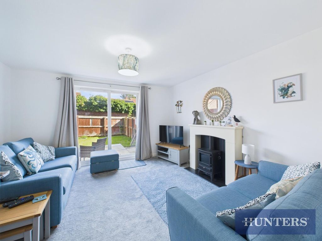 Property photo 2 of 16 Living Room