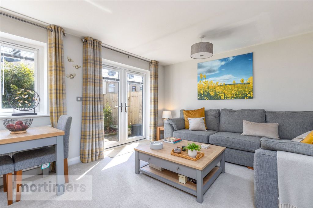 Property photo 2 of 25 Living Room