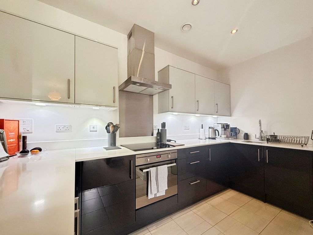 1 bed flat for saleWinchester Road, Basingstoke, Hampshire RG21 photo 4