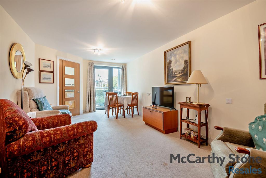 Property photo 2 of 20 Lounge