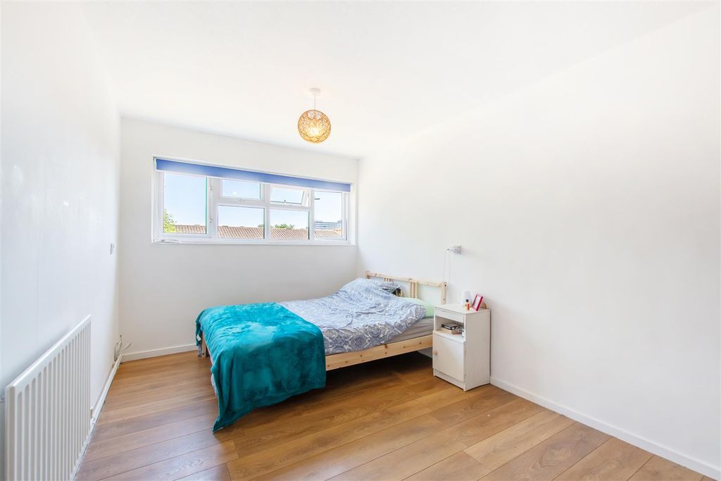 Property photo 3 of 8 46 Laurel Grove Se20 8Qn-6.Jpg