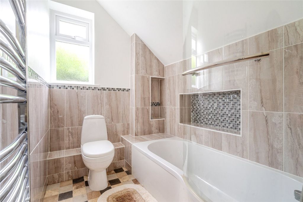 Additional image 7 of 4 bed detached house for saleHeath Road, Petersfield, Hampshire GU31