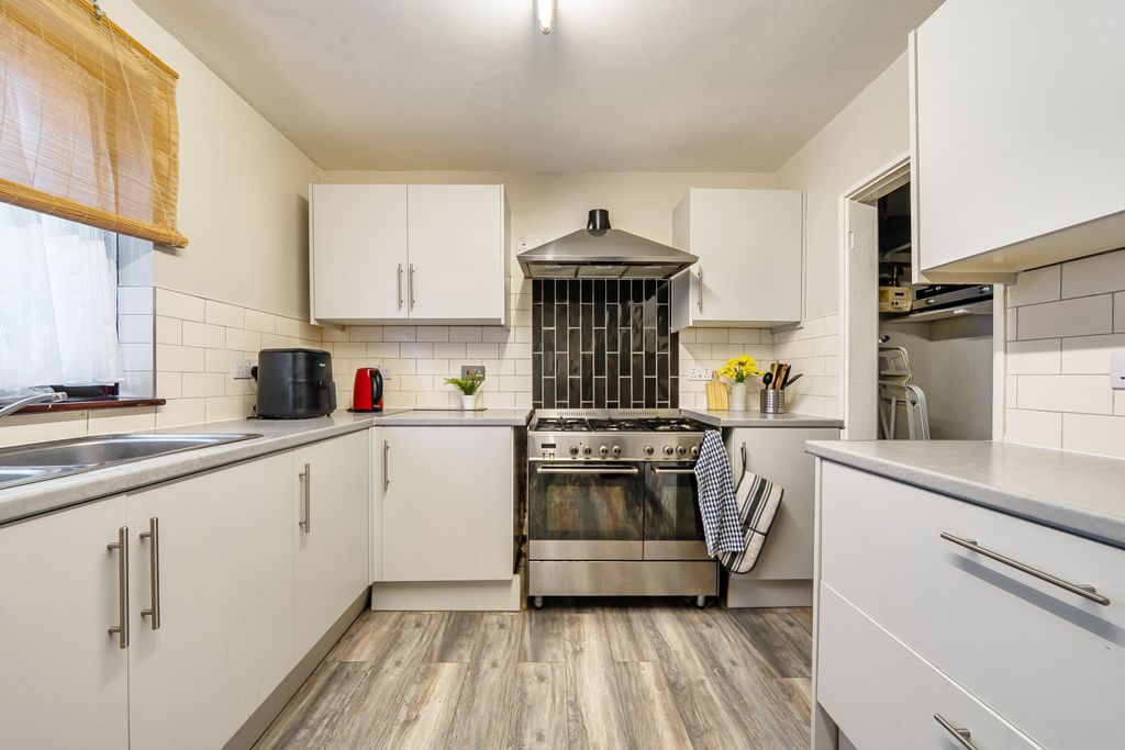 Property photo 3 of 24 Picture No. 28