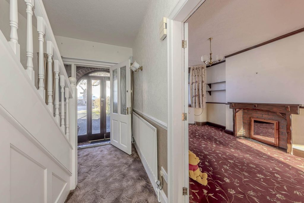 Property photo 2 of 21