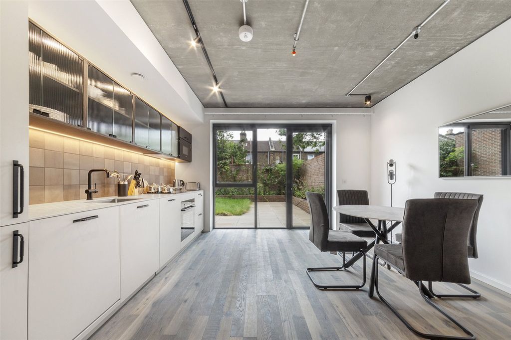 Property photo 2 of 18 Picture No. 05